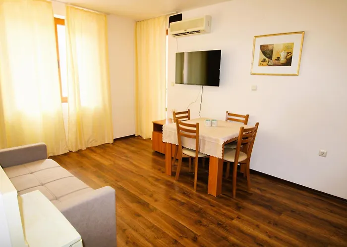 Aparthotel Efir 2 - Menada 3*