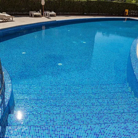 Ξενοδοχείο με διαμερίσματα Efir 2 - Menada