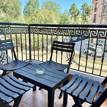 Efir 2 - Menada 3* ساني بيتش