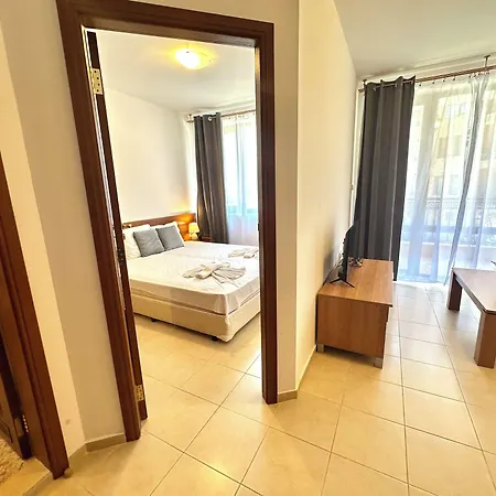 Efir 2 - Menada 3* ساني بيتش