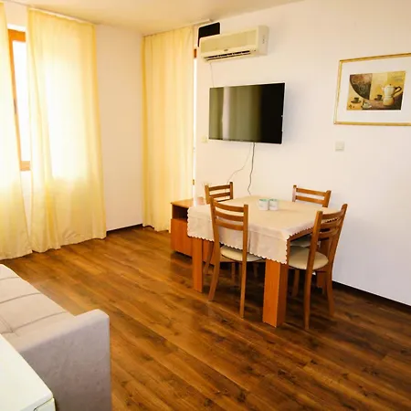 Aparthotel Efir 2 - Menada 3*